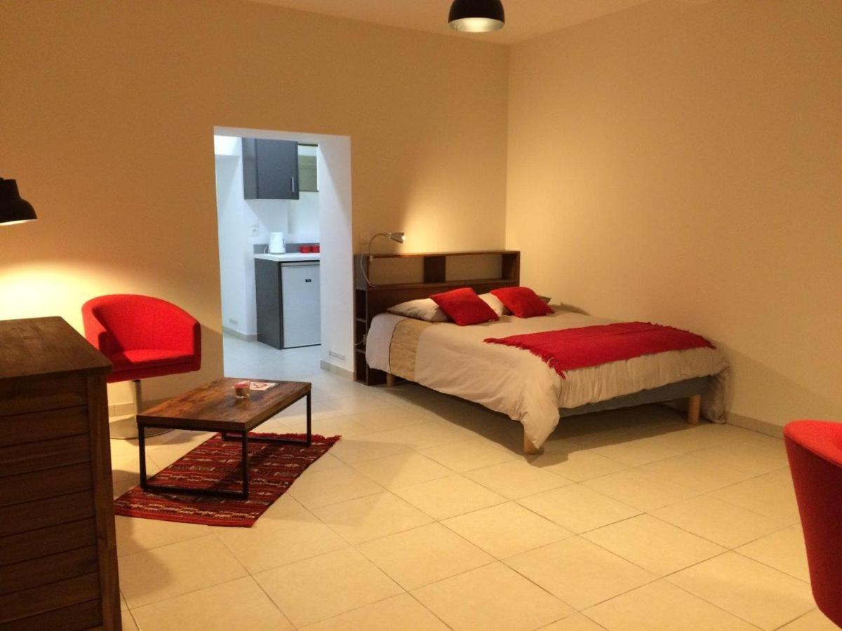 Le Studio du Château Auriac-sur-Vendinelle Extérieur photo